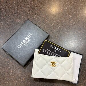 CC White Quilted Card Holder with Gold Logo